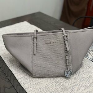Michael KORS gray large satchel- best Mom bag or work bag!